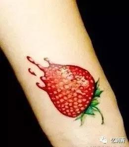 网红纹身吃瓜,吃瓜群众热议不断  第1张