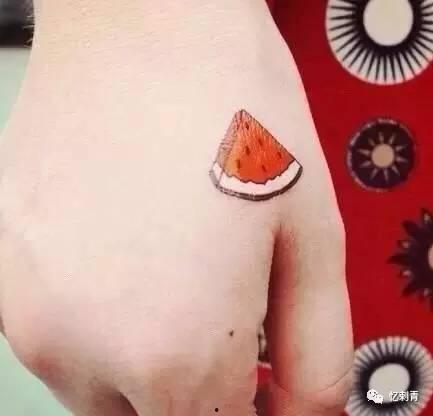 网红纹身吃瓜,吃瓜群众热议不断  第3张